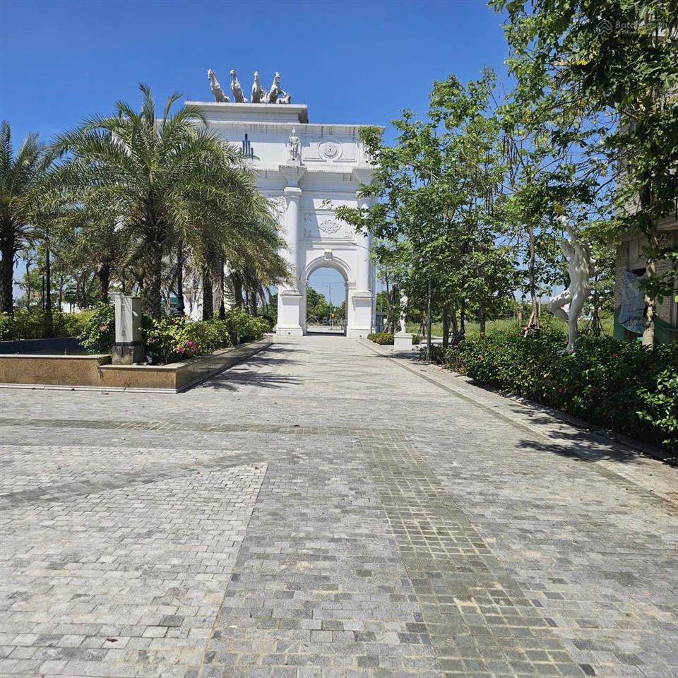 Chuyển nhượng 1 lô đất mặt tiền 6.25m vài bước ra tới hồ điều hòa, công viên sát đại lộ hùng vương