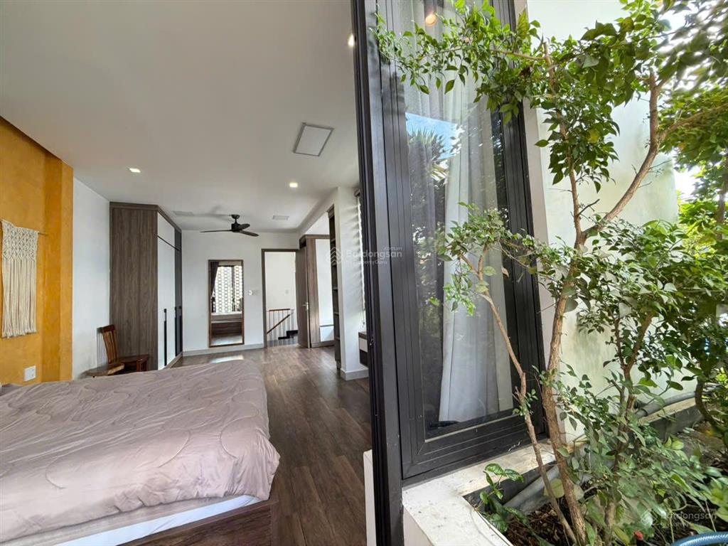 Cho thuê nhà 3 tầng 5 phòng ngủ full nội thất cơ bản khu biển mỹ khê, sơn trà. 42 triệu/tháng