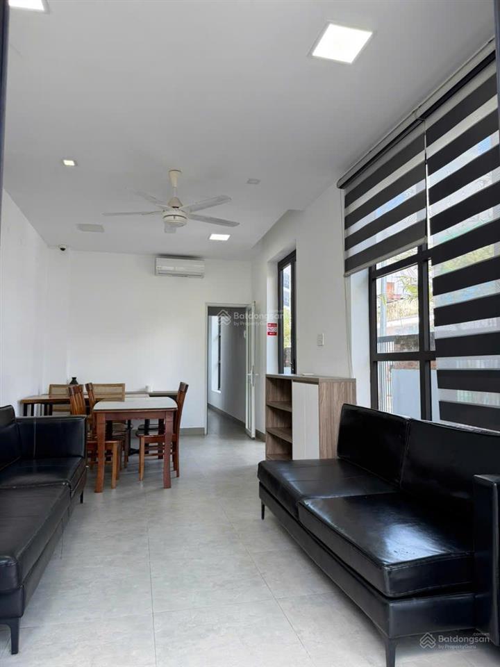 Cho thuê nhà 3 tầng 5 phòng ngủ full nội thất cơ bản khu biển mỹ khê, sơn trà. 42 triệu/tháng