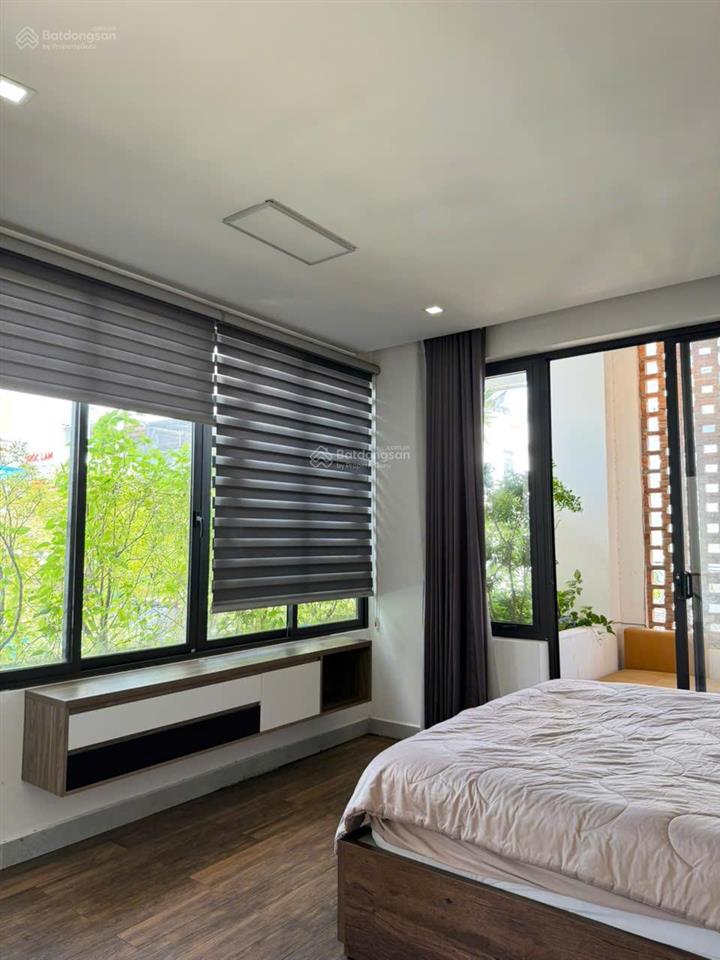 Cho thuê nhà 3 tầng 5 phòng ngủ full nội thất cơ bản khu biển mỹ khê, sơn trà. 42 triệu/tháng