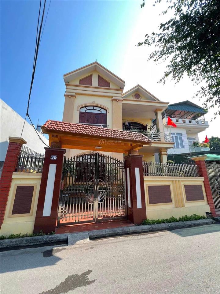Căn nhà đặc biệt dành cho người thích không gian rộng 268m2 đất, có sẵn 2 căn nhà