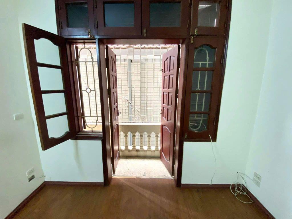 Nhà nguyên căn 3 tầng - Đào Tấn, Ba Đình - 15tr/tháng