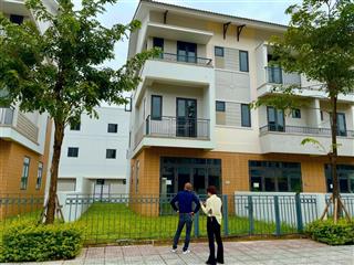 Chính chủ bán căn sh2 diện tích 160m2 tại centa riverside, nhà 3 mặt tiền