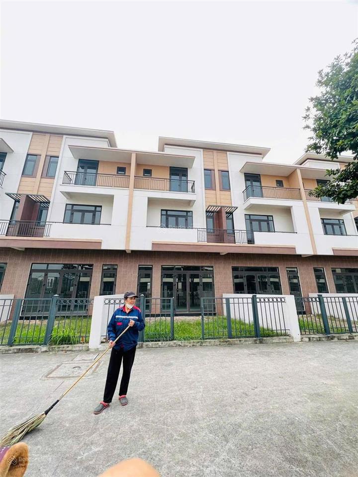 Chính chủ bán shophouse 120m2 đường 26m đang cho thuê 20 triệu/tháng tại centa city