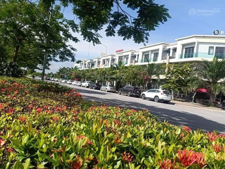 Chính chủ bán rẻ shophouse 120m2 đường rộng 56m trục chính đường hữu nghị tại centa city