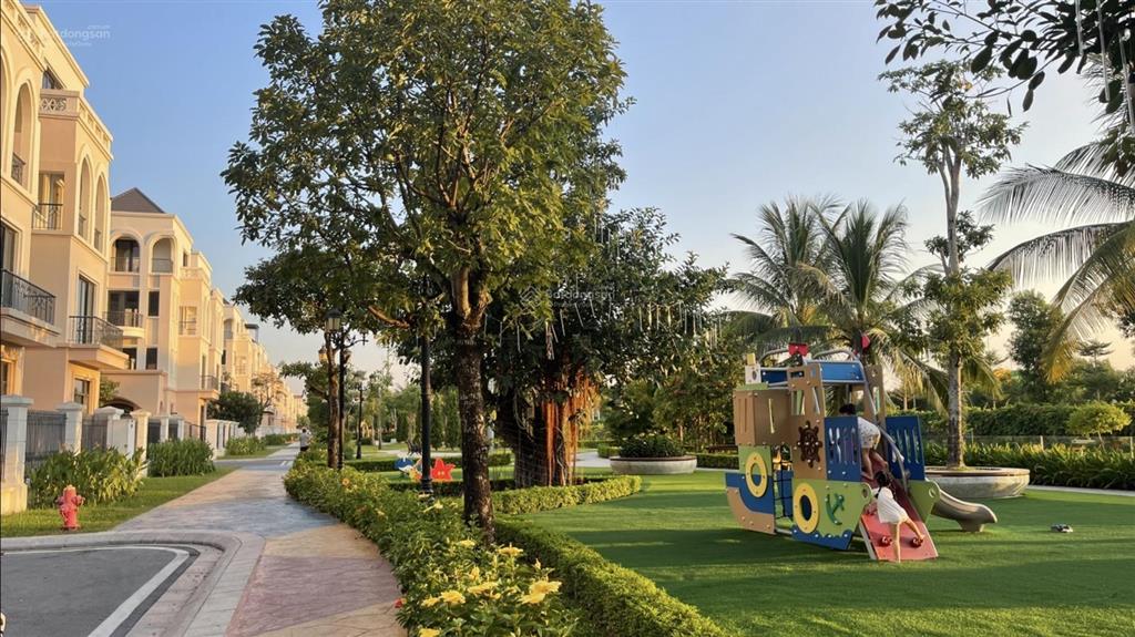 Biệt thự góc 210m2 đối diện công viên tại vinhomes ocean park 2, giá ngộp bank