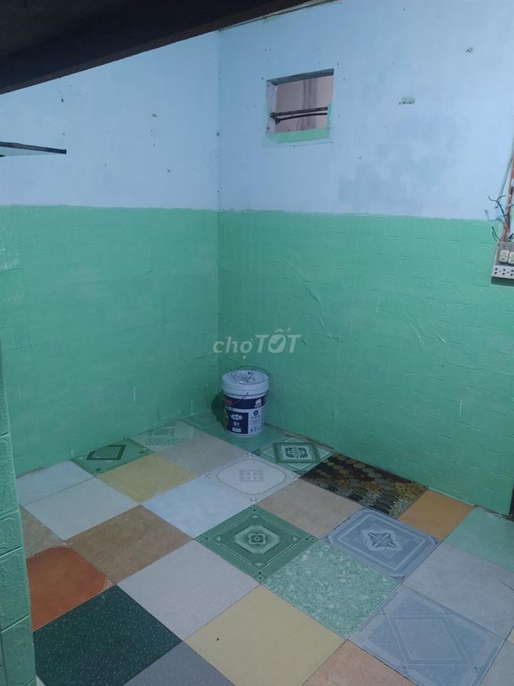 Phòng trọ 12m2 chung chủ, trệt, có gác, tolet trong phòng Q.Tân Phú