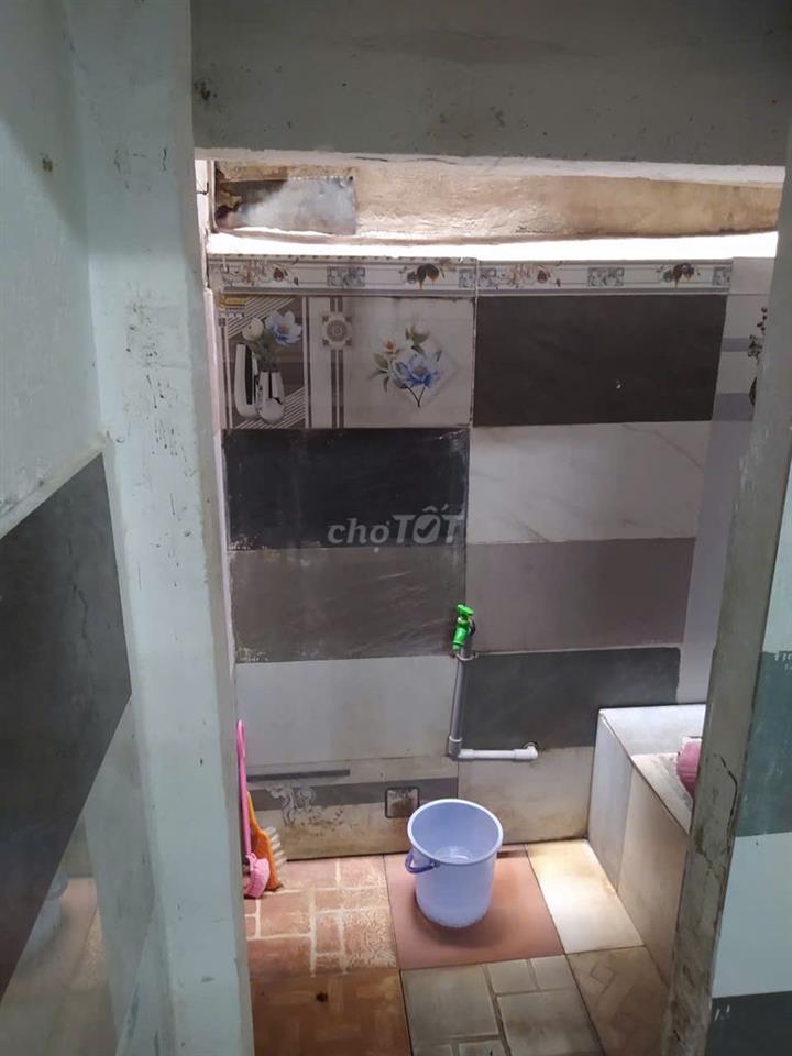 Phòng trọ 12m2 chung chủ, trệt, có gác, tolet trong phòng Q.Tân Phú