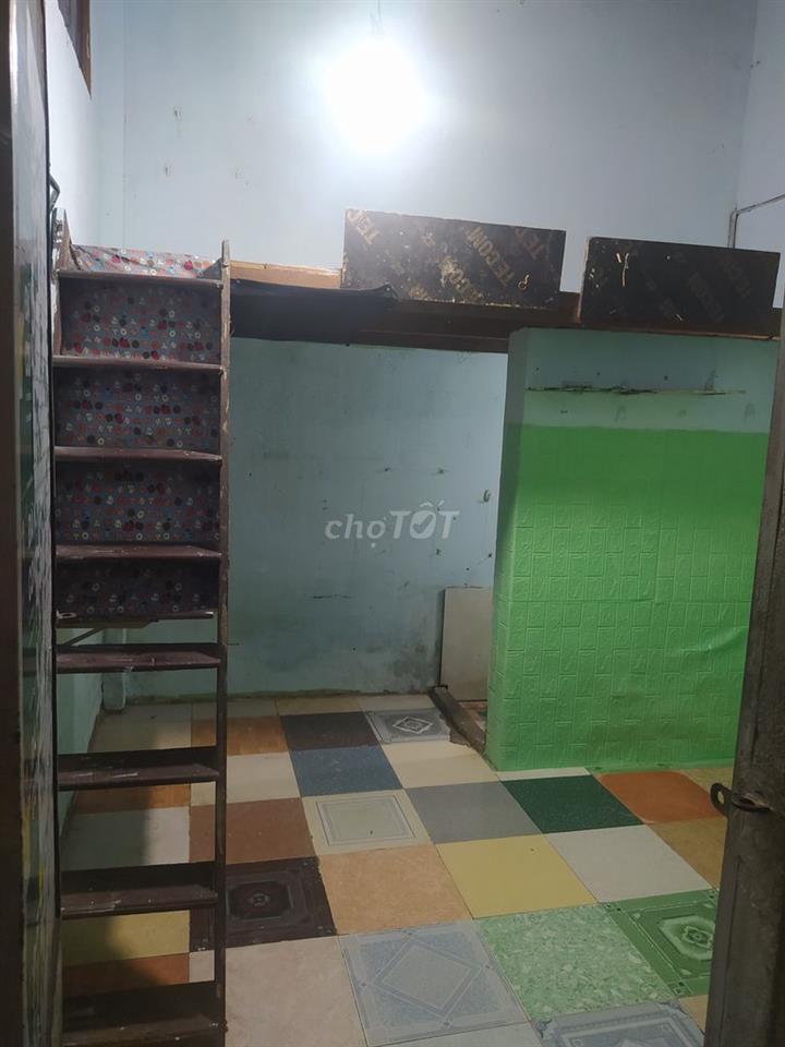 Phòng trọ 12m2 chung chủ, trệt, có gác, tolet trong phòng Q.Tân Phú