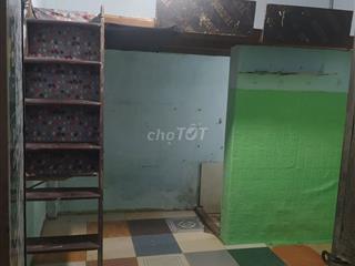 Phòng trọ 12m2 chung chủ, trệt, có gác, tolet trong phòng Q.Tân Phú