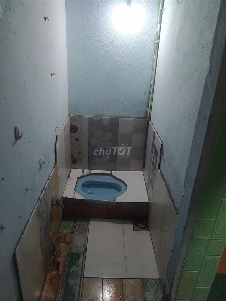 Phòng trọ 12m2 chung chủ, trệt, có gác, tolet trong phòng Q.Tân Phú
