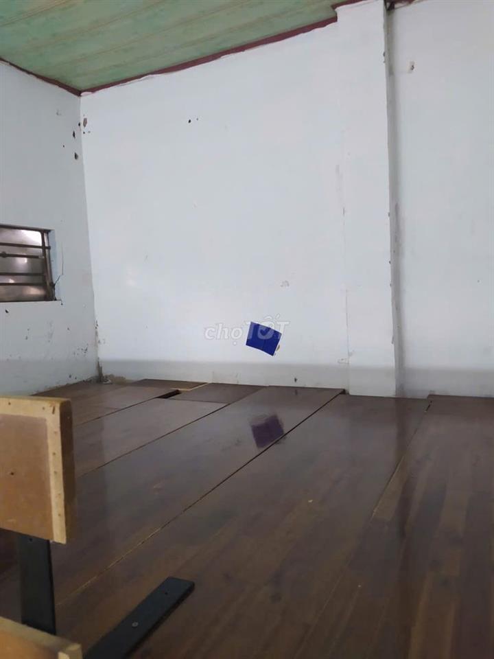 Phòng trọ 12m2 chung chủ, trệt, có gác, tolet trong phòng Q.Tân Phú