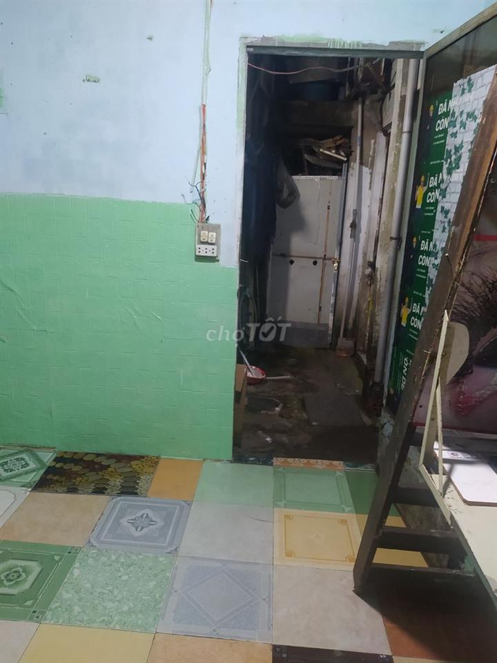 Phòng trọ 12m2 chung chủ, trệt, có gác, tolet trong phòng Q.Tân Phú