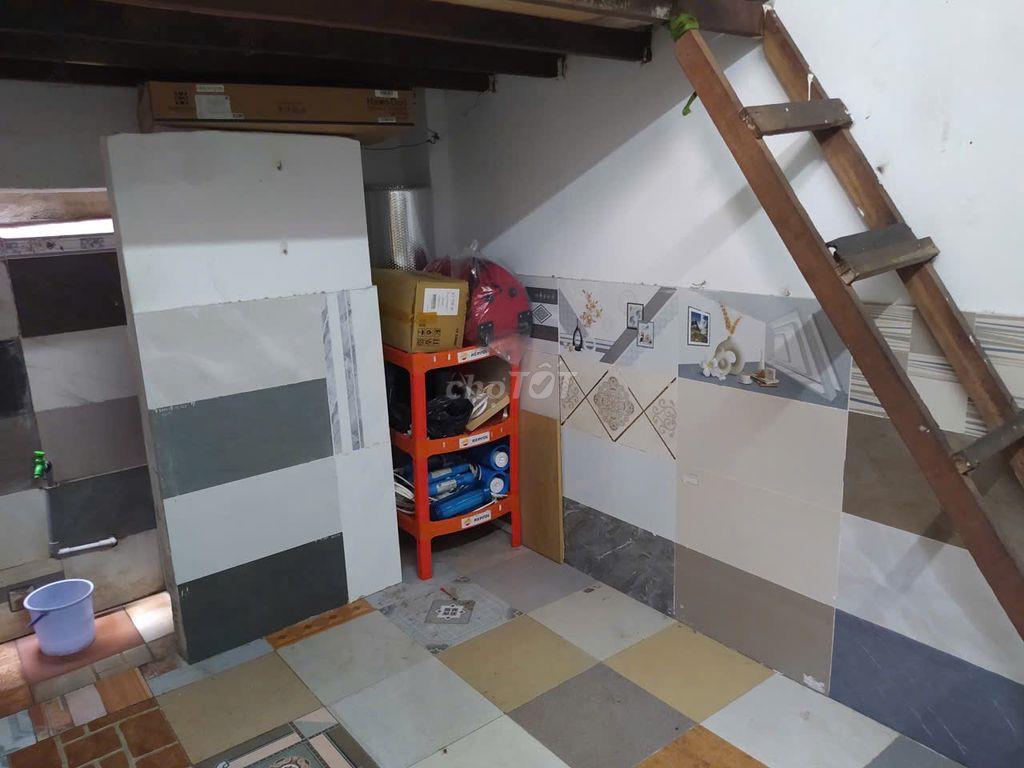 Phòng trọ 12m2 chung chủ, trệt, có gác, tolet trong phòng Q.Tân Phú