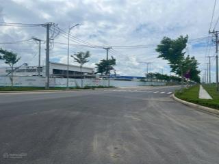 Bán đất kcn tại đức hòa  long an. chuyển nhương 10.000m2 trở lên trả tiền một lần giá rẻ