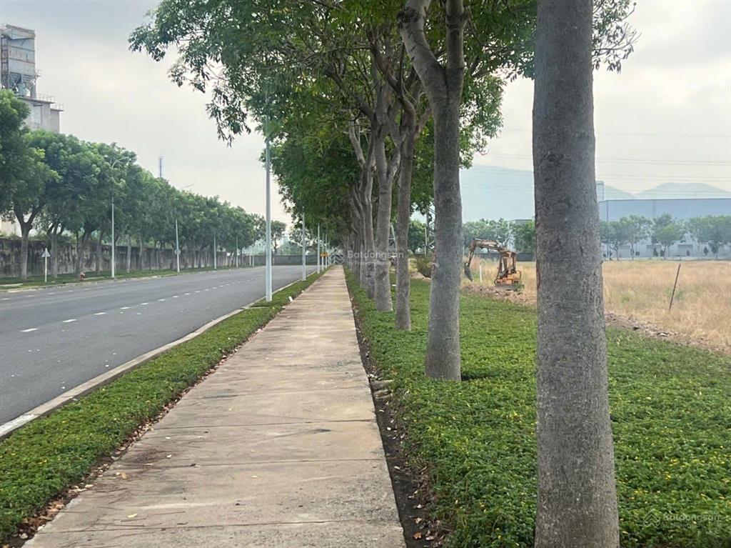 Bán đất kcn phú mỹ  brvt. bán đất 30.000m2  có bán diện tích từ 10.000m2 trở lên giá rẻ