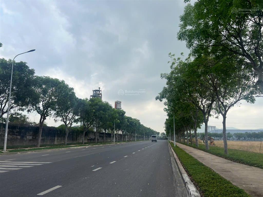 Bán đất kcn phú mỹ  brvt. bán đất 30.000m2  có bán diện tích từ 10.000m2 trở lên giá rẻ