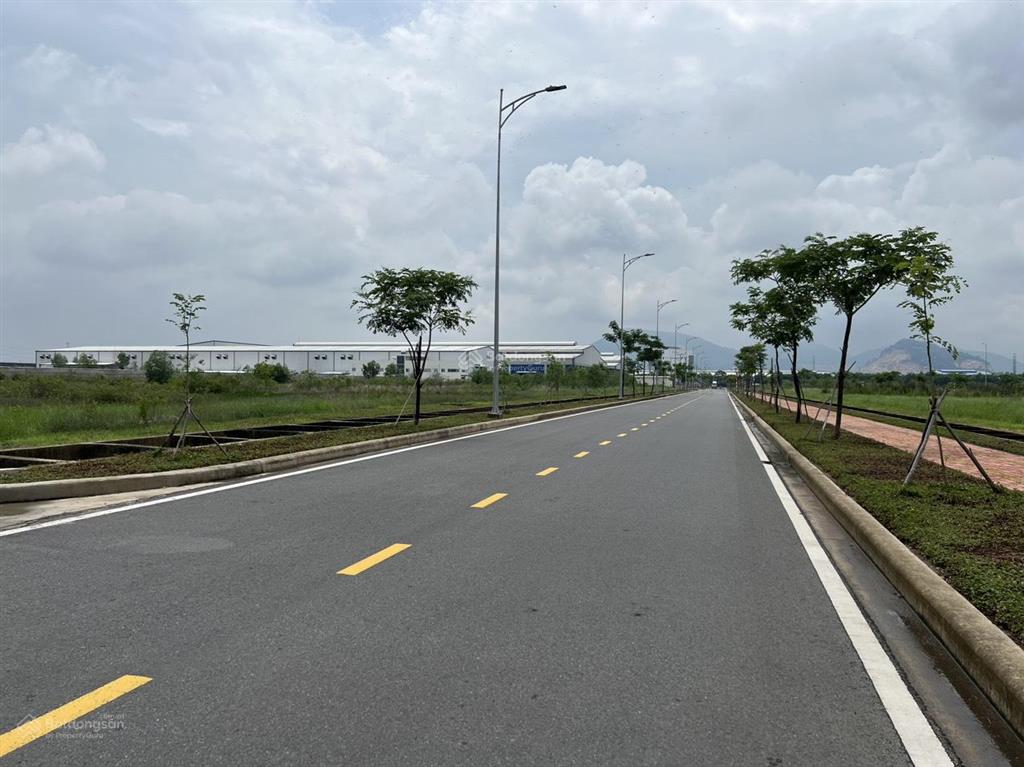 Bán đất kcn phú mỹ  brvt. bán đất 30.000m2 có tách sổ bán lẻ