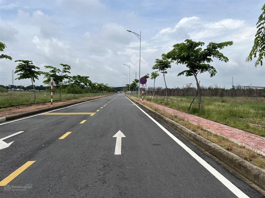 Bán đất kcn phú mỹ  brvt. bán đất 30.000m2 có tách sổ bán lẻ