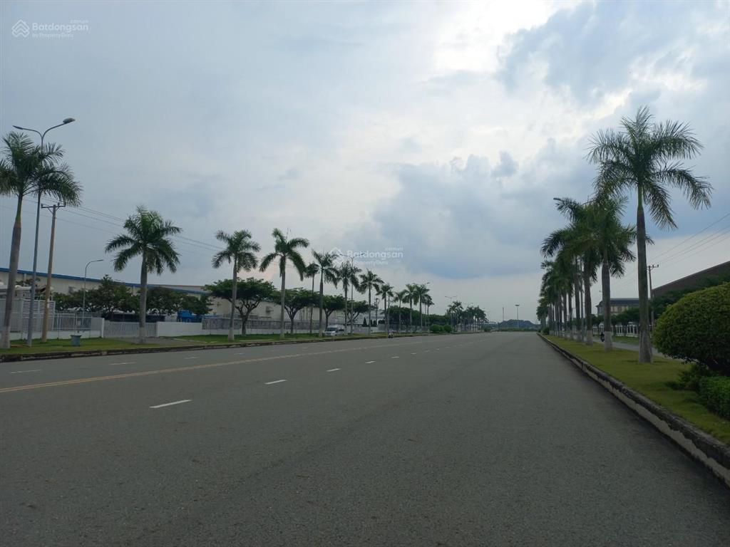Bán đất kcn vsip 2  bình dương. chuyển nhượng 25.000m2 đất kho xưởng hiếm có trong kcn vsip 2