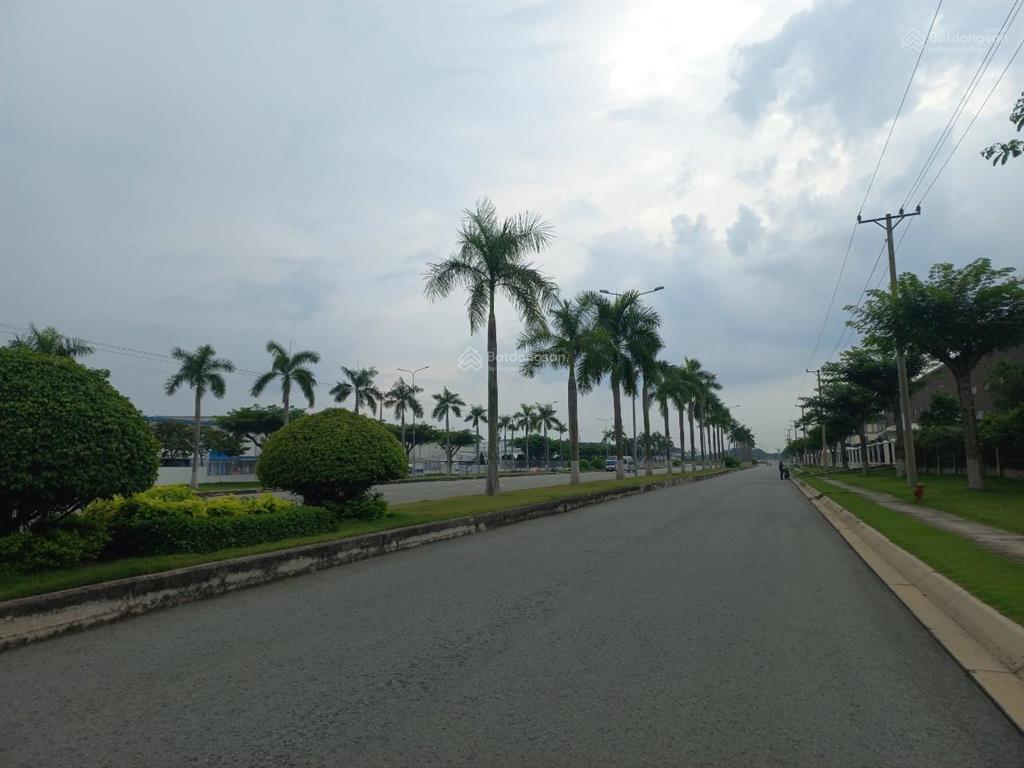 Bán đất kcn vsip 2  bình dương. chuyển nhượng 25.000m2 đất kho xưởng hiếm có trong kcn vsip 2