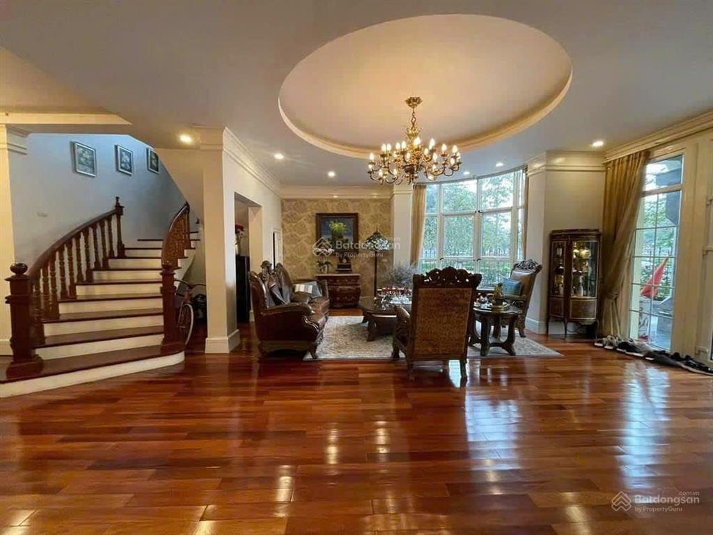 Bán biệt thự đường tây hồ 263m2, giá 90 tỷ. tây hồ