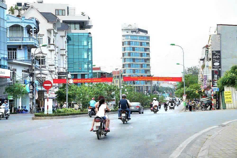 Bán nhà lạc long quân 385m2, giá 102 tỷ. tây hồ