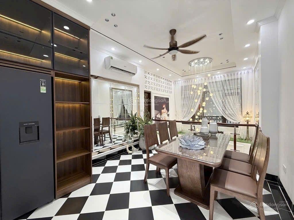 Bán nhà lạc long quân 80m2, 5 tầng giá 23 tỷ. tây hồ