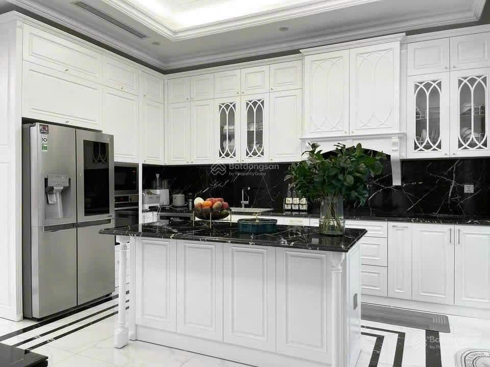 Bán nhà đặng thai mai 135m2, 9 tầng giá 100 tỷ. tây hồ
