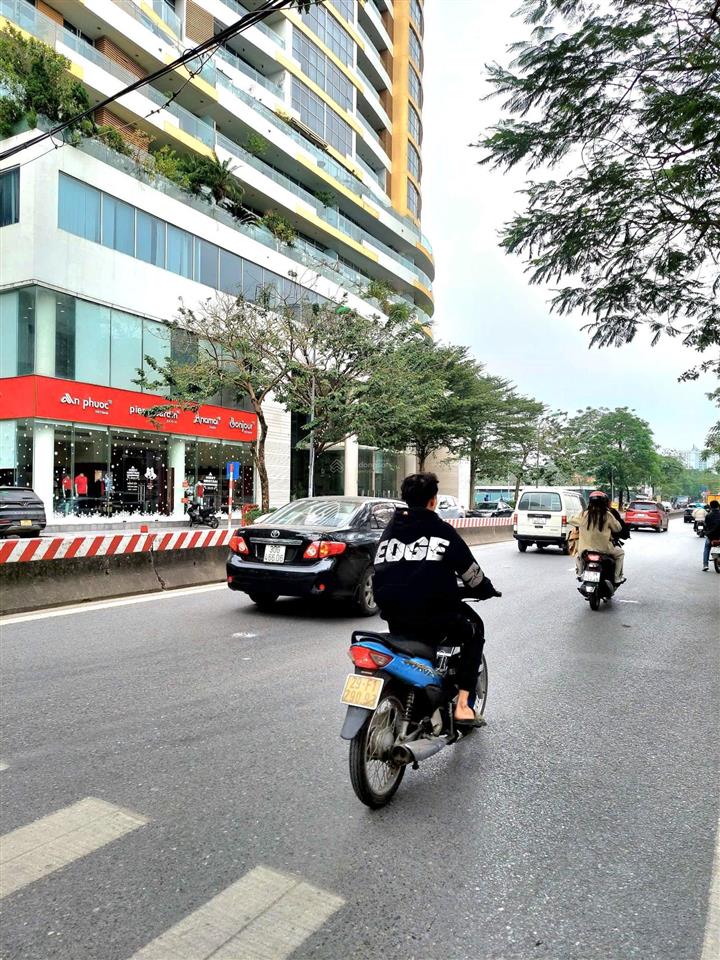 Bán nhà lạc long quân 300m2, 9 tầng giá thỏa thuận, tây hồ