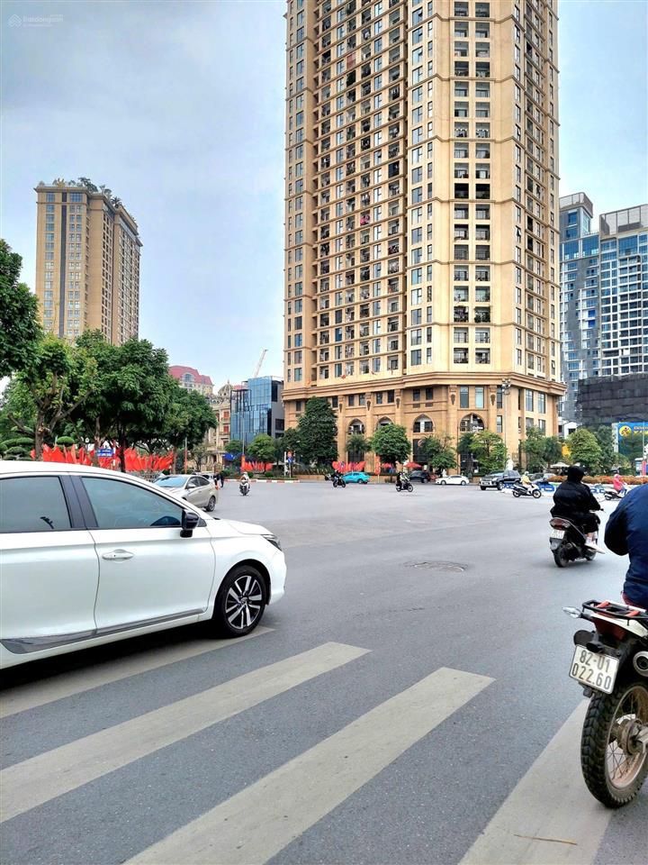 Bán nhà mặt phố lạc long quân 100m2, 5 tầng giá 36 tỷ. tây hồ