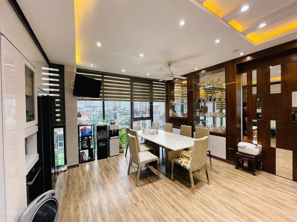 Diện tích 100m2, 5 tầng 1 hầm, mặt tiền 6.5m phố nguyễn tuân. vị trí trung tâm kinh doanh vp 50 tỷ