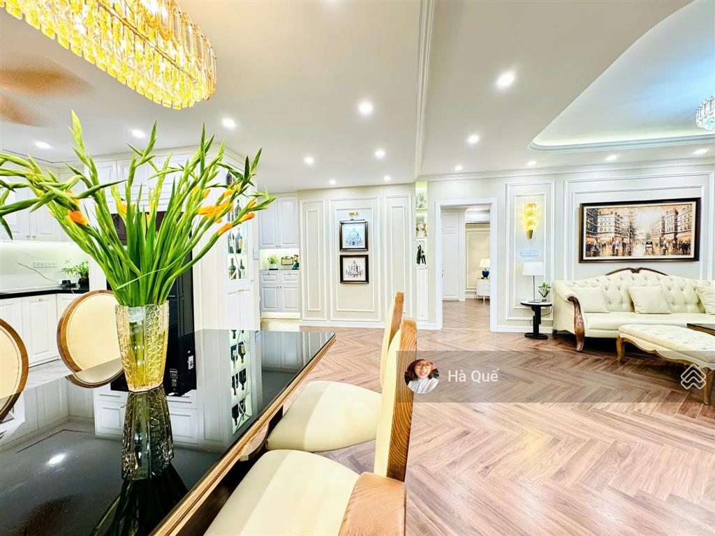 Giá cực tốt.. bán gấp căn hộ 3pn tòa w3 ban công đông nam giá nhỉnh 6xtr/m2  tại the wisteria