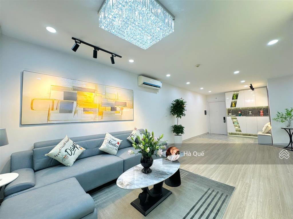 Giá cực tốt.. bán gấp căn hộ 3pn tòa w3 ban công đông nam giá nhỉnh 6xtr/m2  tại the wisteria