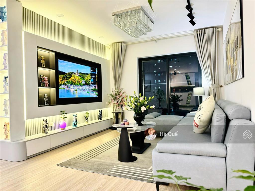 Giá cực tốt.. bán gấp căn hộ 3pn tòa w3 ban công đông nam giá nhỉnh 6xtr/m2  tại the wisteria