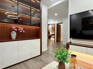 Chính chủ bán căn hộ dt 108m2  3 pn  đầy đủ nội thất  sẵn sổ  giá 8,5 tỷ