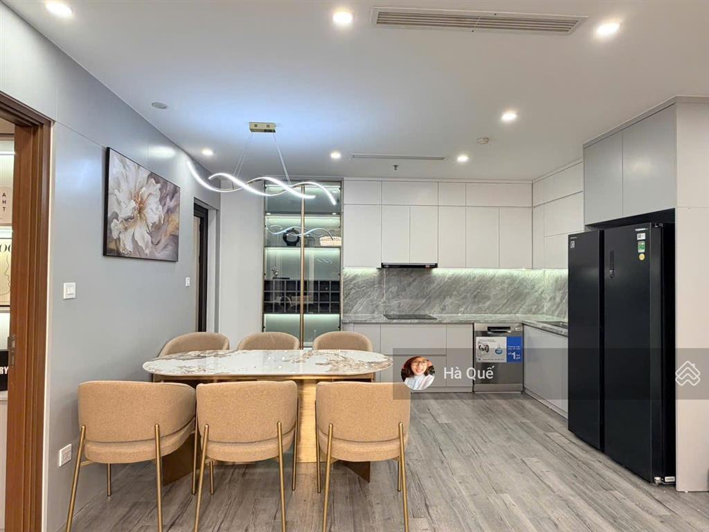 Chính chủ bán căn hộ 3 phòng ngủ 87m2 đầy đủ nội thất  sẵn sổ   0915 867 ***