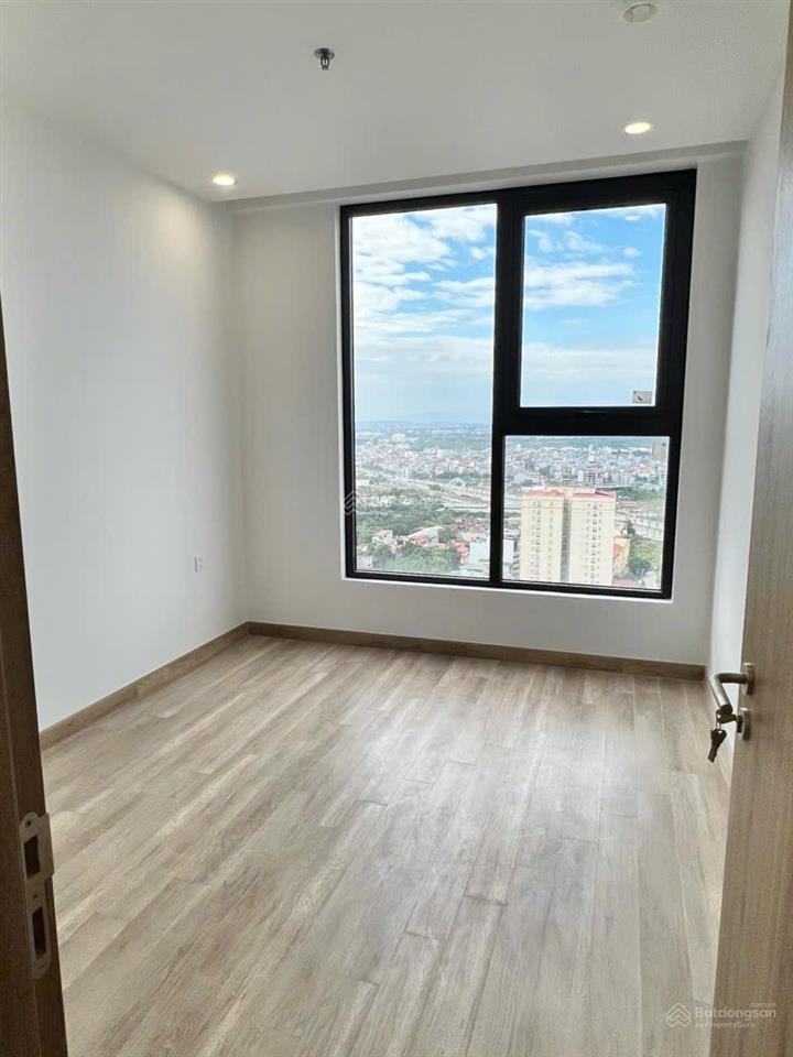 Chính chủ bán căn góc 2 ngủ  81m2  sẵn sổ  3,1 tỷ tại chung cư tân tây đô