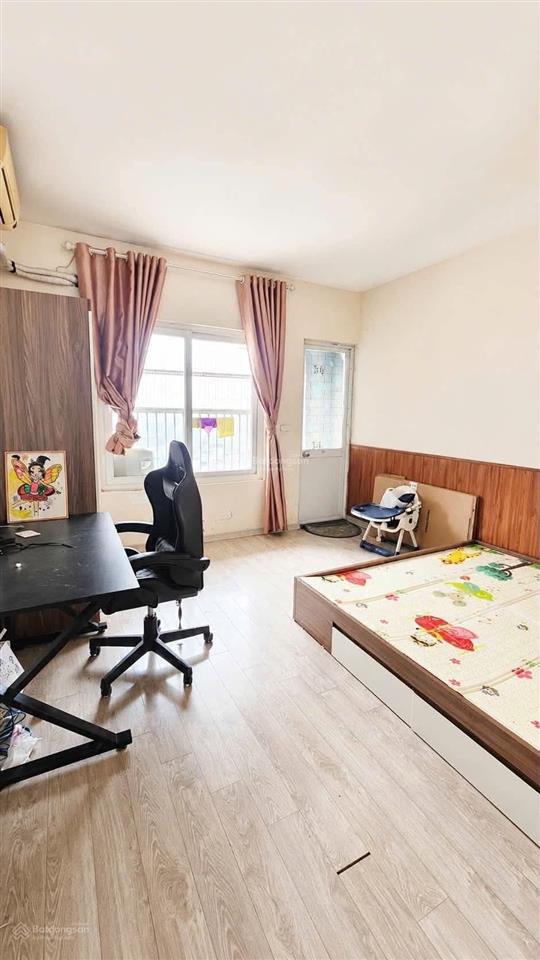 Bán căn 2 ngủ  ban công đông nam  80m2  giá 2,x tỷ tại tân việt tower