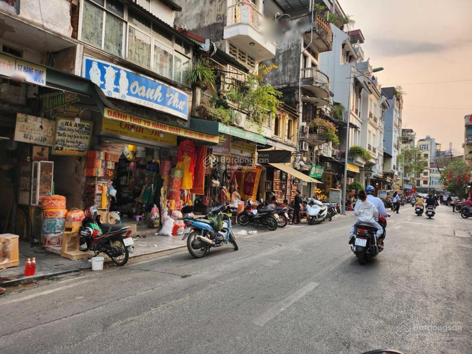Bán nhà mặt phố vị trí trung tâm thủ đô  phố hàng quạt