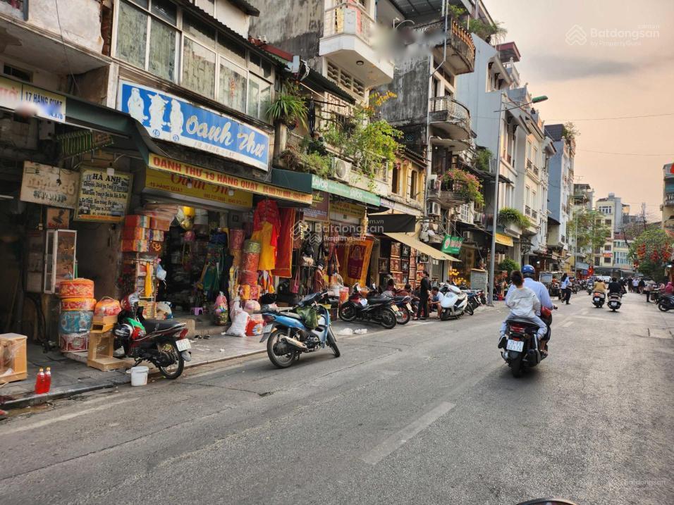 Bán nhà mặt phố vị trí trung tâm thủ đô  phố hàng quạt