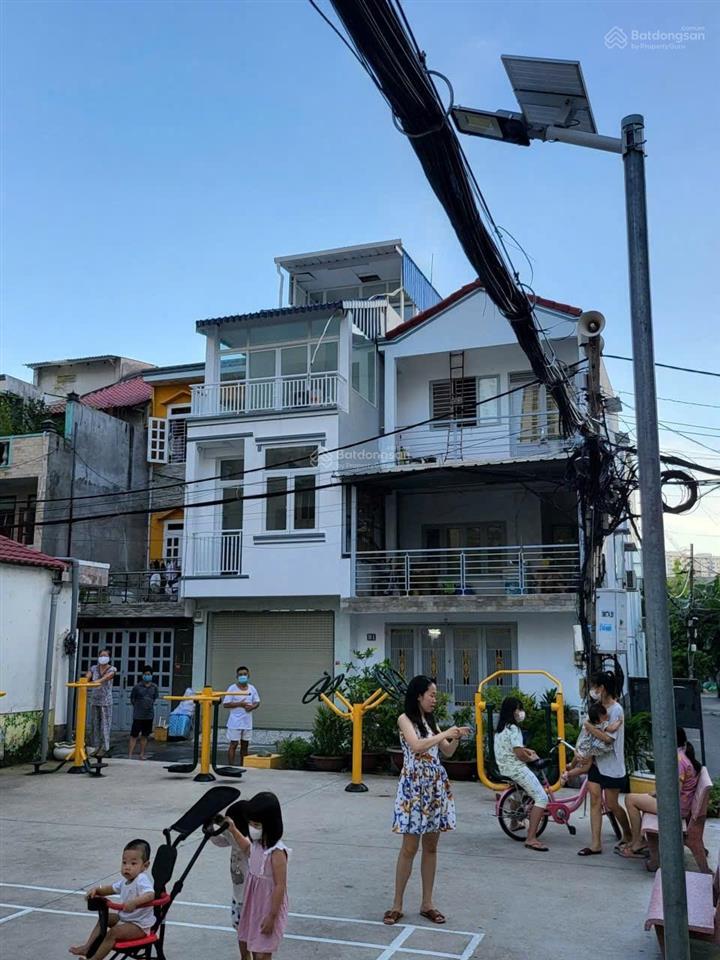 Hạ giá lần 3 rồi, nhanh mua kịp. nhà diện tích 3.6x15, 3 tầng, gần thủ thiêm 800m. giá 10.8 tỷ