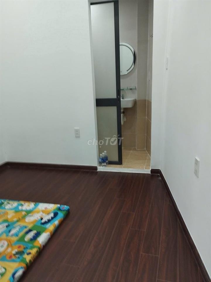 Cho nhà nguyên căn 1 trệt 2 lầu giá 8tr