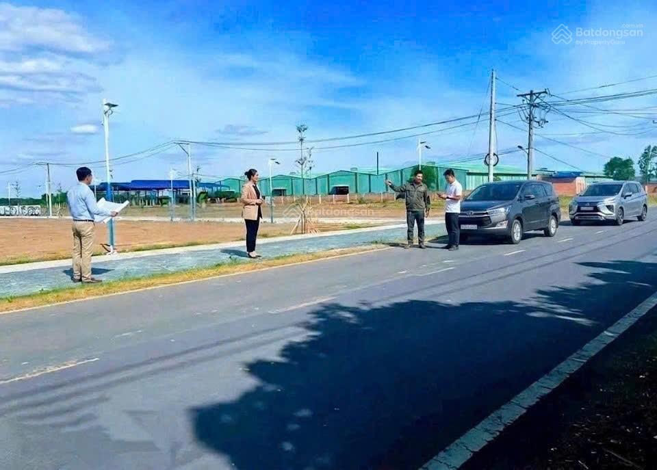 Cần bán gấp đất ngay đường đt 756b sát vách kcn quang minh đang hoạt động với quy mô 500ha