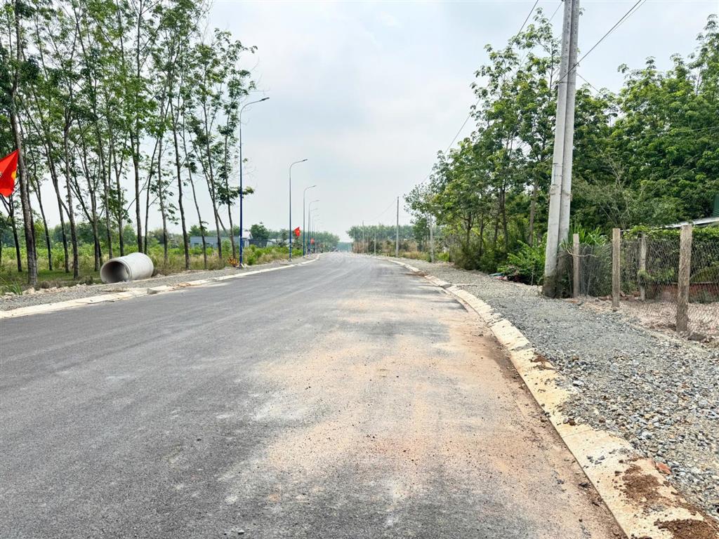 Đất thổ cư sát kcn chơn thành 1&2 cách 1km tới trung tâm plaza giá chỉ 790triệu