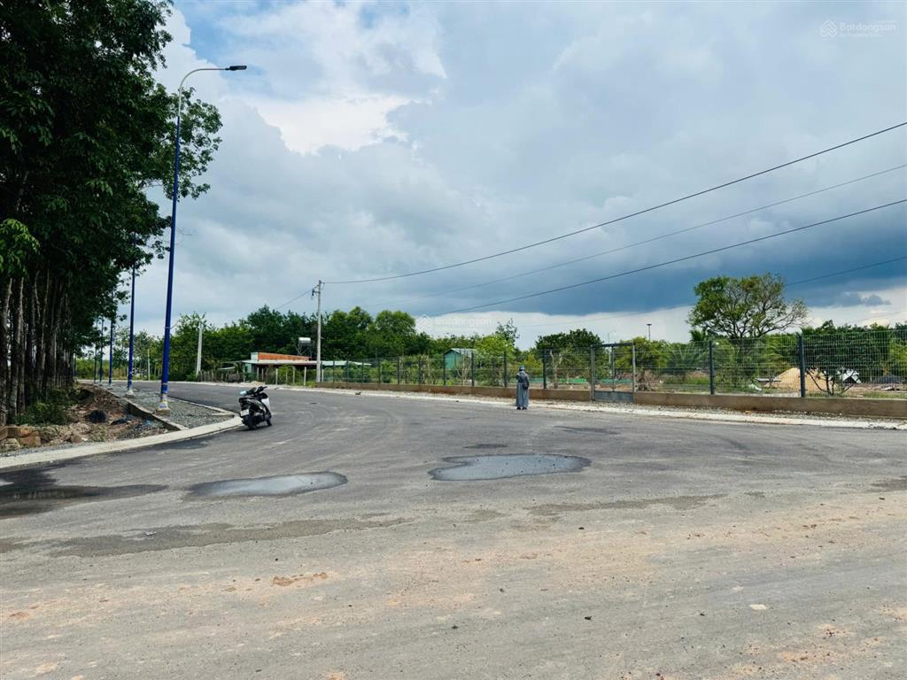 Cần bán đất thổ cư ngang 10x50 mặt tiền đường hoạ mi 5p tới tttm plaza chơn thành
