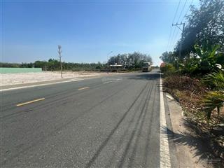 Còn lô chính chủ đường cao bá quát giá 850triệu,dt200m2 nằm ngay trung tâm chơn thành tp đồng nai.