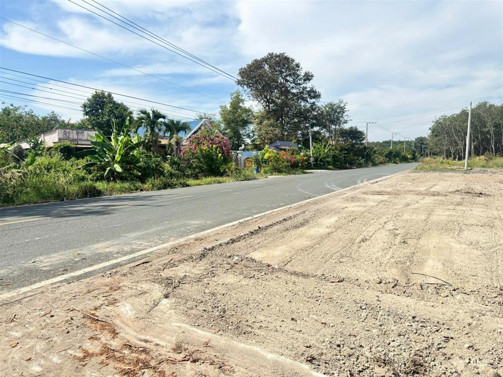 Còn đúng 1 lô giá nào cũng bán sát kcn minh hưng mt cao bá quát 25m2 nhựa. dt 195m2 giá tl