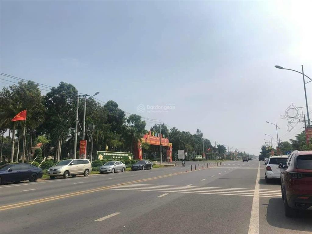 Gia đình cần tiền bán gấp đất thổ cư ngang 10m, mặt tiền đường nhựa 25m tthc chơn thành, sát ql13.