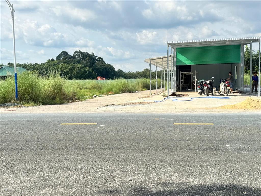 Tôi chính chủ cần bán gấp đất mặt tiền cao bá quát chơn thành, dt 176m2 giá 650triệu